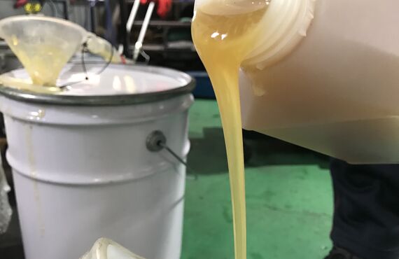 オイル交換が面倒くさいあなたに特許取得の次世代エンジンオイルを