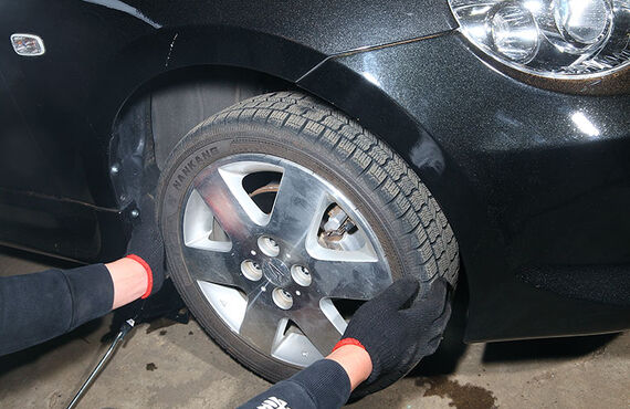 タイヤ交換も近江八幡のオートレップ関西にお任せ下さい